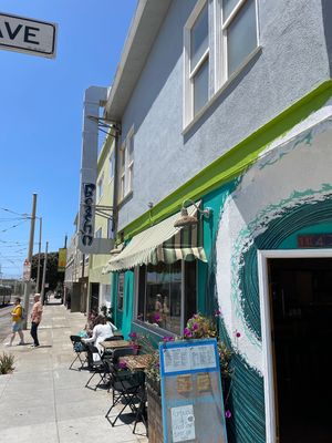 Storefront   at Beach'n SF in San Francisco