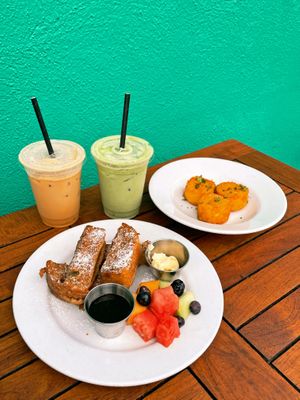 Plain hashcakes, french toast sticks, matcha and salted caramel latte.  at Beach'n SF in San Francisco