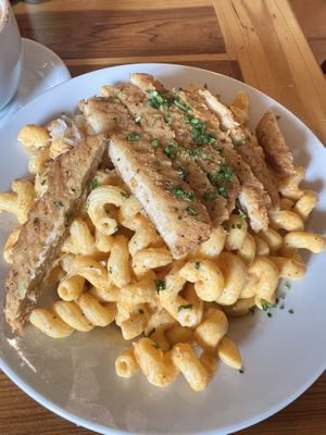 Cheezie Mac with chicken on top  at Beach'n SF in San Francisco