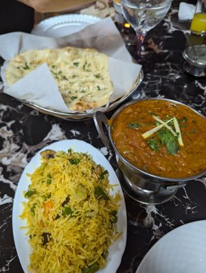 Garlic naan, vegetable rice and a soya based curry at Curry 'n' Grill House in Tenerife