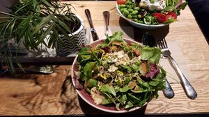 Filling portions at Bowls & Blenders in Munich