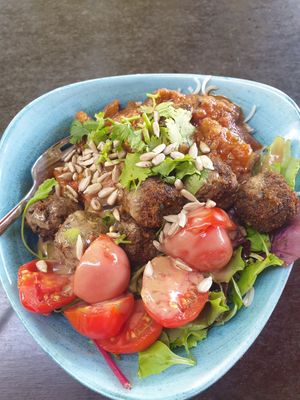 Khalifa vegan at Bowls & Blenders in Munich