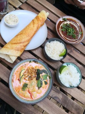 Panang Curry and Rajma Masala with rice, Dosa with Coconut-Chutney at Dosa Dosa in Prague