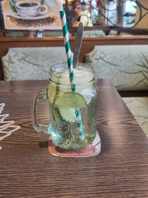 Hausgemachte Gurkenlimonade at Böhmerwald in Vienna