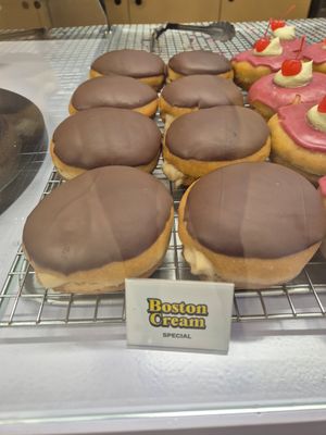 Boston cream at Bun and Coffee in Malaga