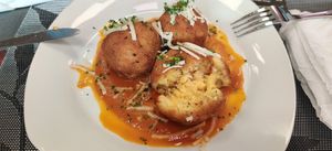 Vegan Fried Mac n' Cheese balls at Vegan Tierra in Cooper City