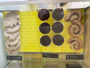 Muffin, cookies and rolls at Tanto in Valdivia