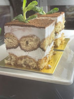 Tiramisu 😋 the famous Italian dessert is now available at namacafe.com 100% vegan at Nama Café and Cake House in South East London