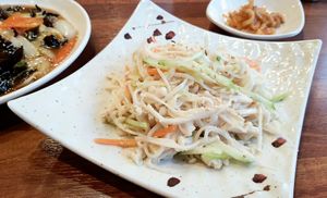 enoki mushroom salad 팽이버섯무침 at Seongwon Uyukmyeon - 성원우육면 in Seoul