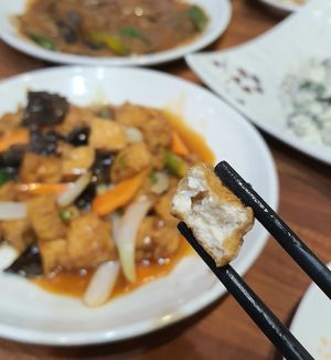 Ryu Dubu 류두부 - close-up at Seongwon Uyukmyeon - 성원우육면 in Seoul