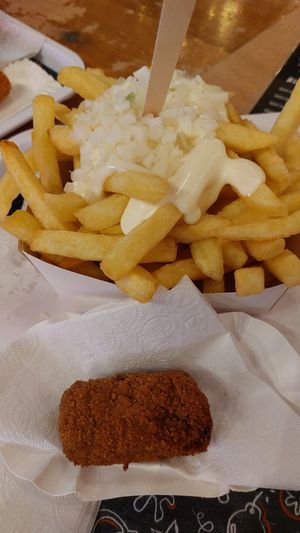 Vegan vol au vent kroket en patat met vegan mayo at Frituur Arré Patat in Antwerpen