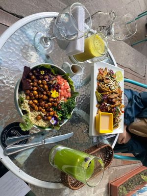 Buddha Bowl and Pad Thai   at Parada Vegana in Cusco
