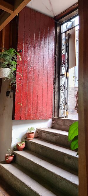 Front door at Parada Vegana in Cusco