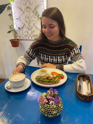 Desayuno - tostada con palta y Capuccino at Parada Vegana in Cusco