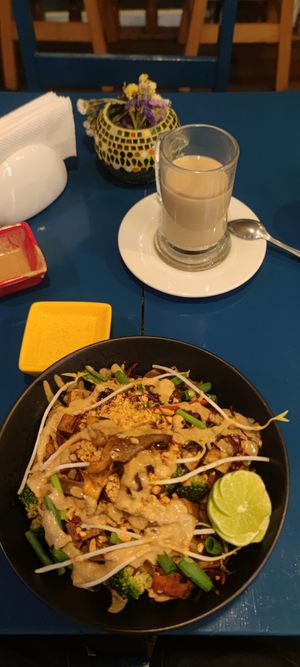 Pad Thai & Chai Tea at Parada Vegana in Cusco