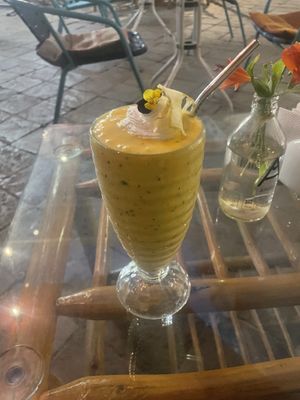 Mango smoothie   at Parada Vegana in Cusco
