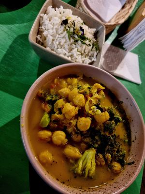 Curry de garbanzos at Parada Vegana in Cusco