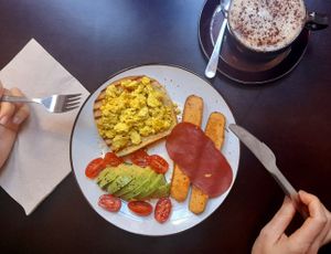 VEGAN Brunch - Avocato + brioche bread w/ scrambled tofu + sausage + smoked ham at Comércio Café Coworking in Porto