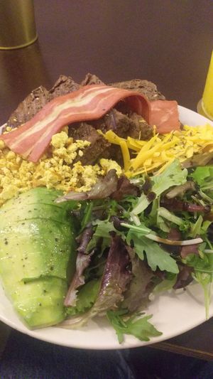 Savory brunch at Comércio Café Coworking in Porto