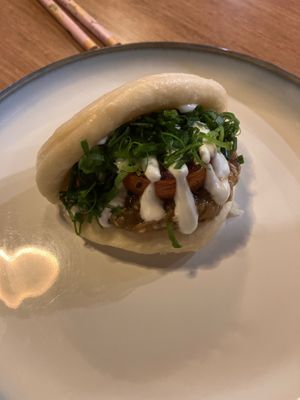 Bao de berinjela defumada at Kitsune in Curitiba