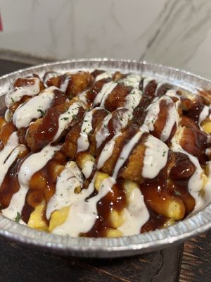 Mac cheese bowl with plain and bbq  at Vegan On The Fly in New York City