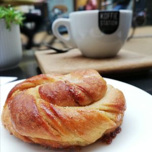 Cardamom Bun Side Angle & my Chai in the background at Koffiestation Books & Coffee in Groningen