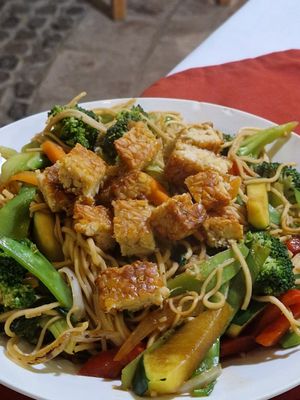 Chao min with tempeh at Las Chinitas in Panajachel