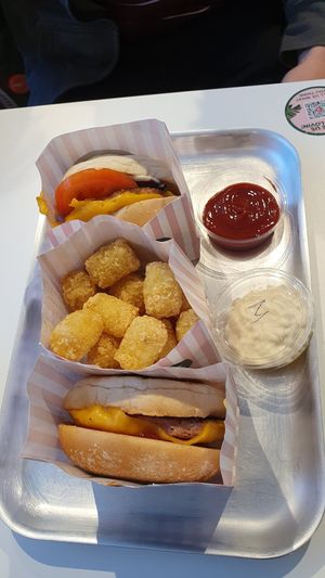 Cheeseburgers (£1.99 each today), tater tots, free sauces at Neat - Victoria in South West London