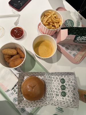 Smash Daddy, Neat Dog, Neat Nuggets, Skinny Fries and Cheez Sauce 😍  at Neat - Victoria in South West London