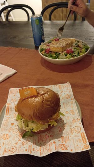 Chick'n sandwich and chick'n kale salad at Neat - Victoria in South West London