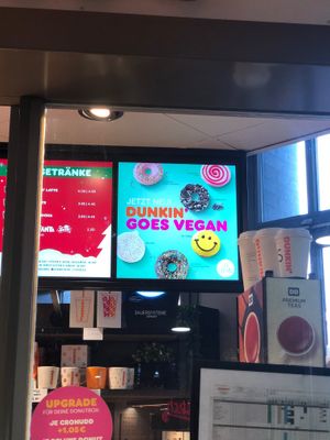 Vegan Donuts Werbeanzeige at Dunkin' - U-Bhf. Friedrichstr in Berlin