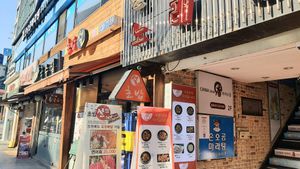 exterior of location - entrance: upstairs at Sonogong Maratang - 손오공 마라탕 - Guro in Seoul