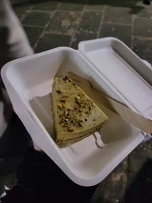 Veganer Pistazienkuchen at De Bono Coffee Shop in Valletta