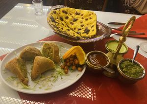 Samosas and naan. The green spicy sauce for samosas is so good, I ordered extra to take home with my leftovers   at Kurkuma in Reutlingen