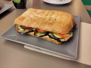 Grilled veggies and hummus at Color Cafè in Tarragona