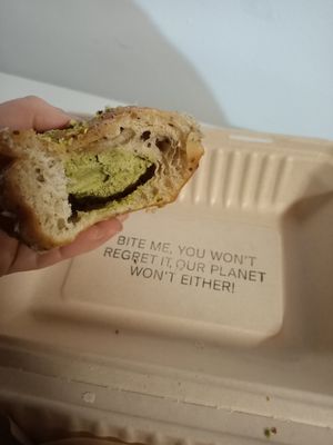 Relleno donut de Pistacho at Areca Bakery in Barcelona