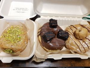 Pistachio, brownie and cookie dough at Areca Bakery in Barcelona
