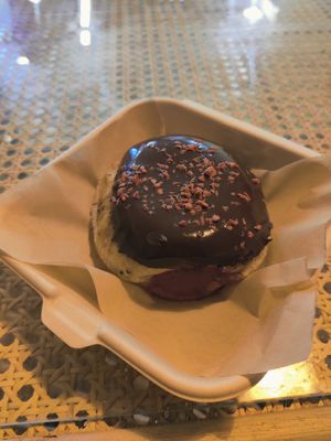 Strawberry and chocolate at Areca Bakery in Barcelona