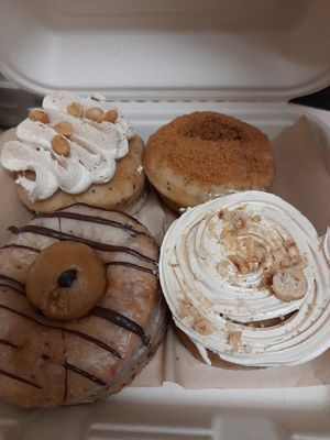 Cookie-dough,peanutbutter,speculatious,cream filled with berry at Areca Bakery in Barcelona