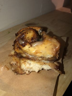Cinnamon roll vegano  at Areca Bakery in Barcelona