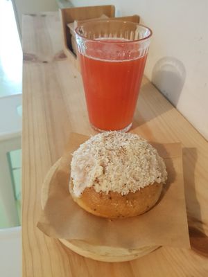 Coconut lemon and strawberry lemonade at Areca Bakery in Barcelona