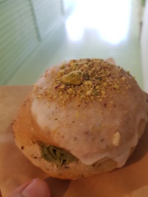 Pistachio cream at Areca Bakery in Barcelona