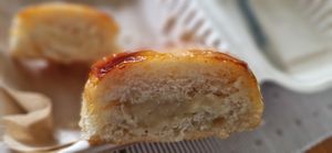 El de crema catalana per dins at Areca Bakery in Barcelona