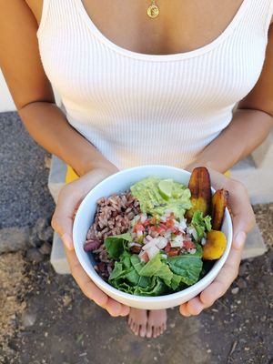 Nica bowl - gallo pinto, plaintains, guacamole and pico de gallo at Still Salty Escape in El Viejo