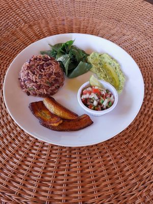 Nica platter - gallo pinto, plaintains, guacamole and pico de gallo at Still Salty Escape in El Viejo