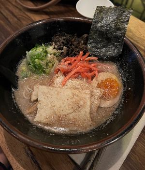 Kinoko: ramen con brodo a base di funghi, tofu, zenzero, alghe, cipollotto, orecchie di Giuda (funghi), uovo, vegetariano (se senza uovo vegano) (piatto non estivo)  at Sentaku Ramen Bar in Bologna