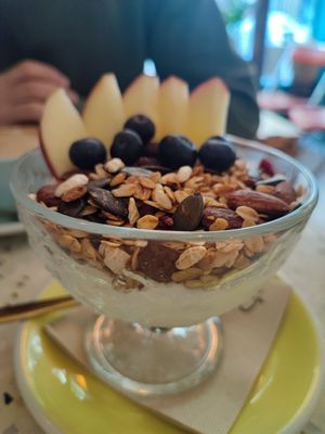 Pudding with granola at Léandrés in Paris