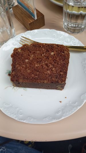 carrot cake 5€ (if it comes with a cream, it's NOT VEGAN) at Léandrés in Paris