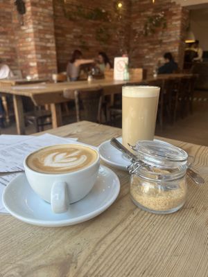 Café & Café con Leche  at Kurt Der Kaffeeröster in Bonn