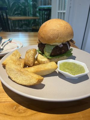 Hamburguesa vegan #Veganuary at Mesa Salvaje in Bogota